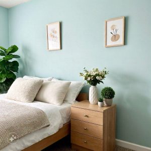 Small bedroom interior design ideas featuring stylish furniture and decor.