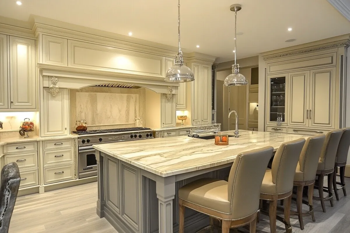 Classic Regalia Grey And Cream Toned Modula Island Kitchen Design