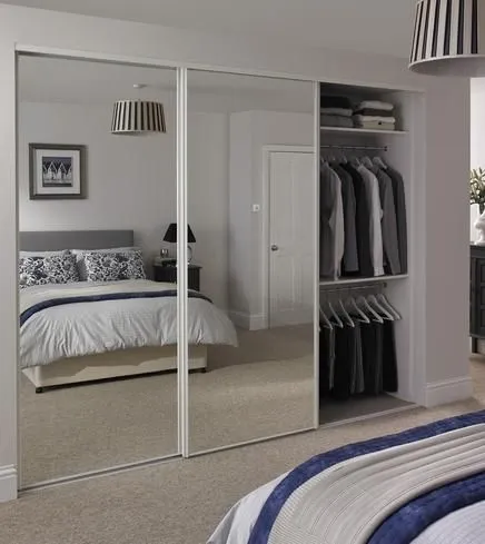 Mirrored sliding door wardrobe in bedroom