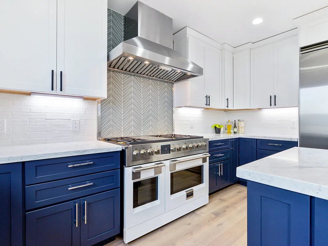 Two-tone kitchen, range, hood, cabinets, tile backsplash guide.