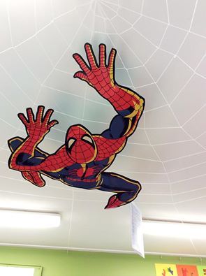 Spider-Man-themed ceiling design for fun and creative kids’ rooms